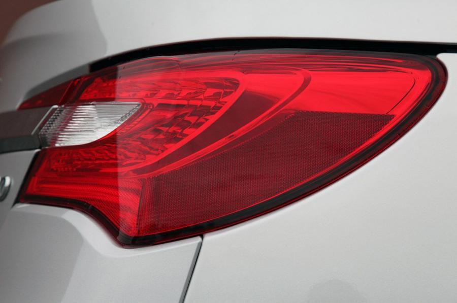  Chrysler 200 Convertible 2011 года  (фото 60 из 73)